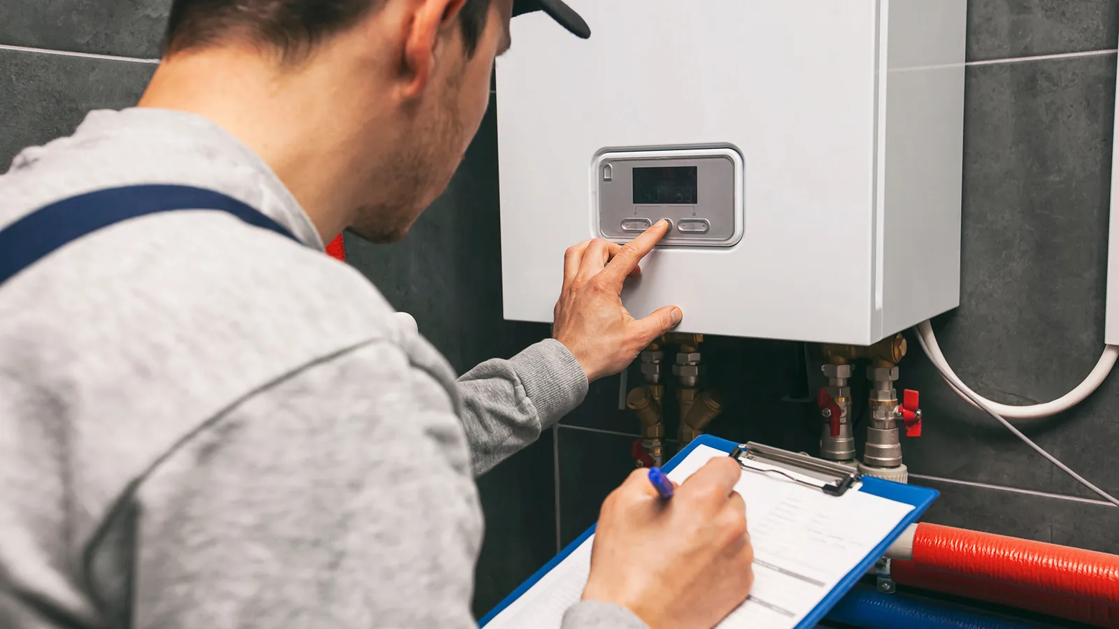 Wartung einer Heizungsanlage durch Impianto Heiztechnik
